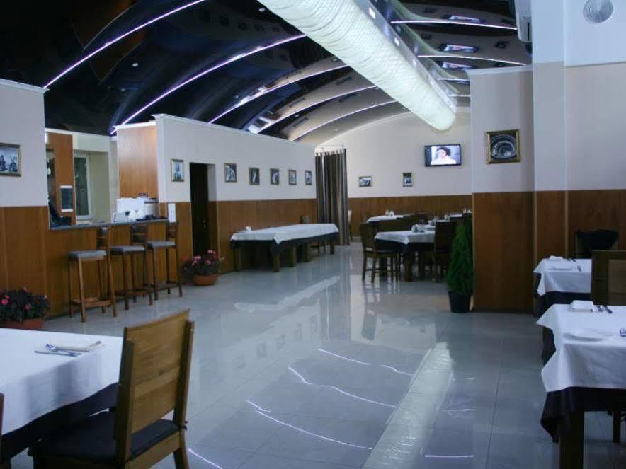 Hotel An-2 Kharkiv Eksteriør billede